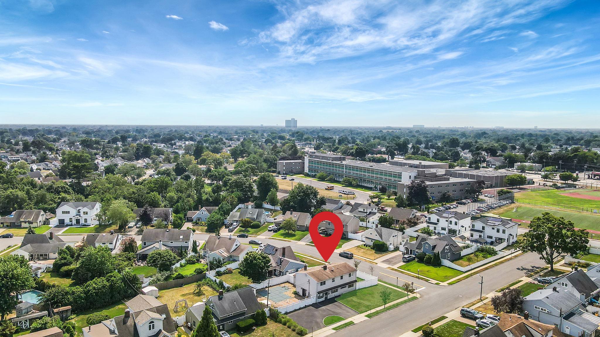 16 Winter Lane, Hicksville, NY 11801