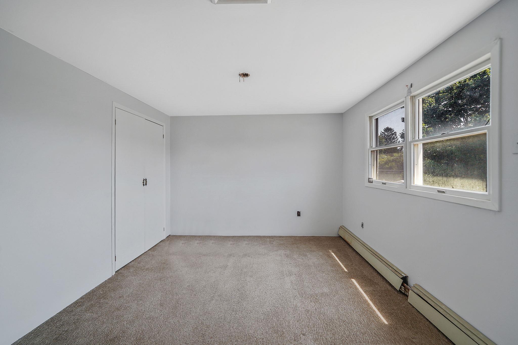 16 Winter Lane, Hicksville, NY 11801