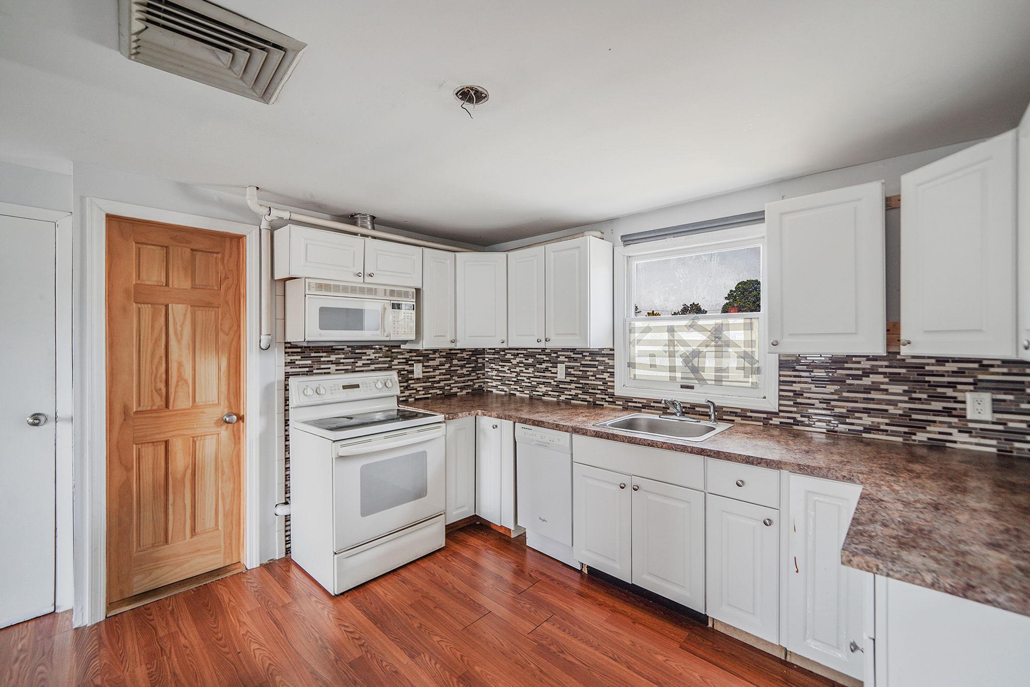 16 Winter Lane, Hicksville, NY 11801