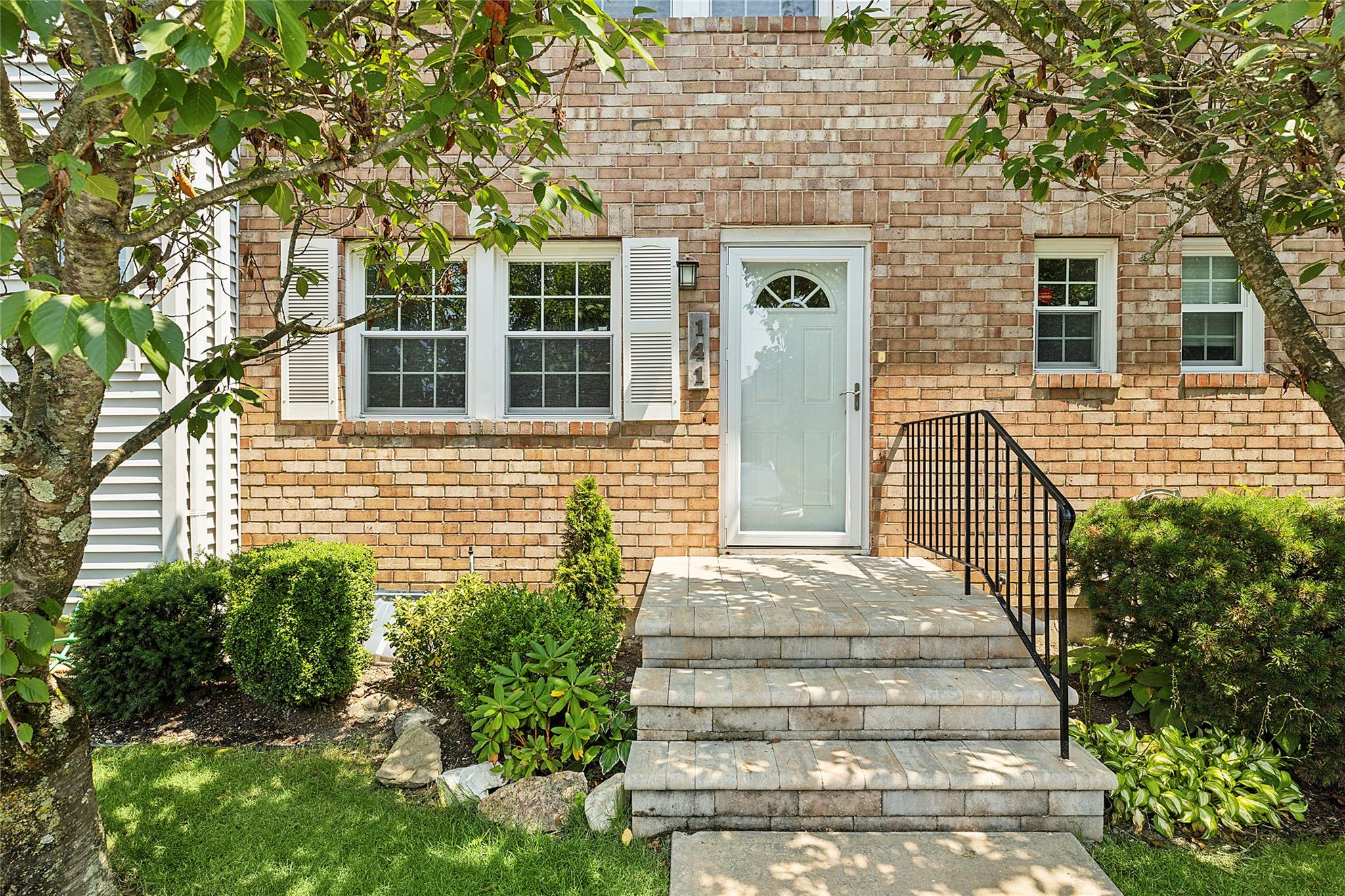 141 Woodlake Drive E, Woodbury, NY 11797