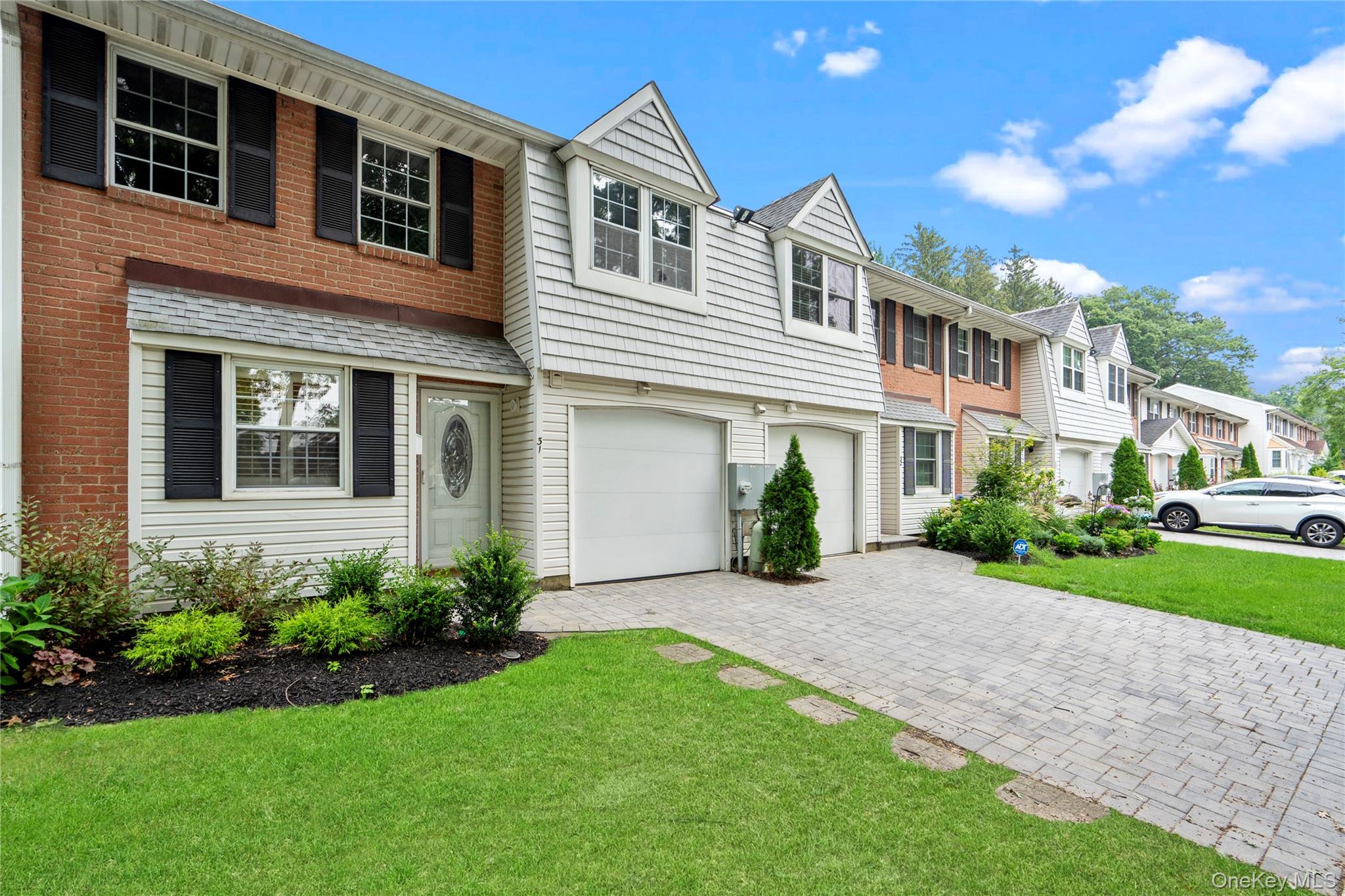 31 Santa Barbara Drive # 31, Plainview, NY 11803