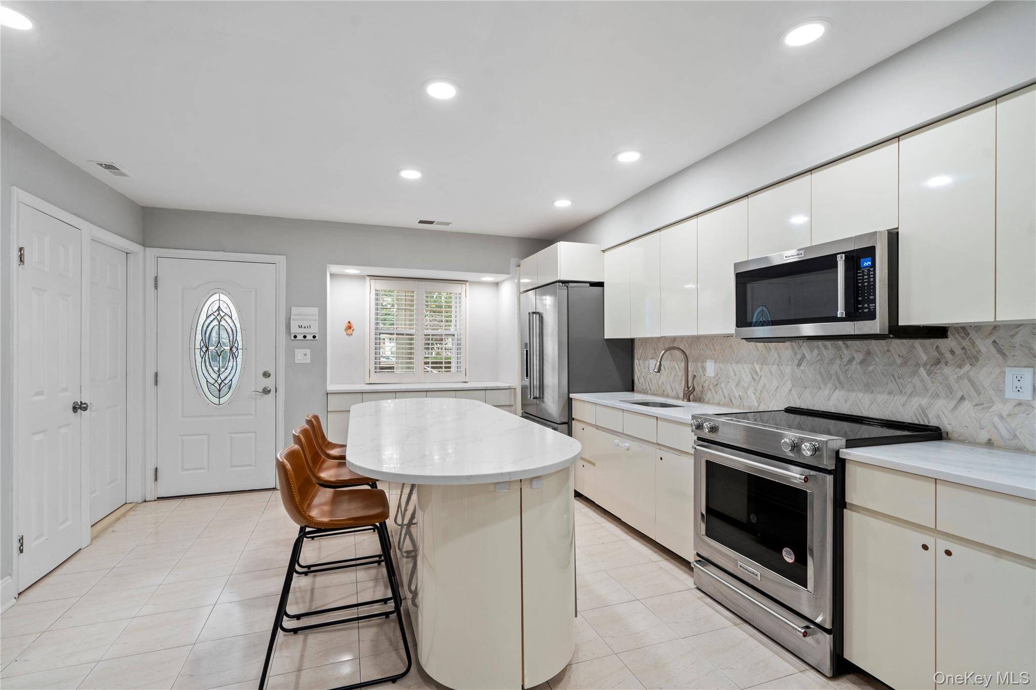 31 Santa Barbara Drive # 31, Plainview, NY 11803