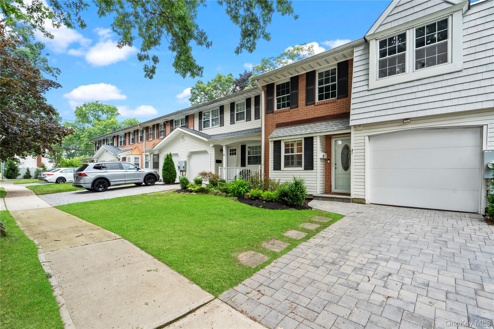 31 Santa Barbara Drive # 31, Plainview, NY 11803