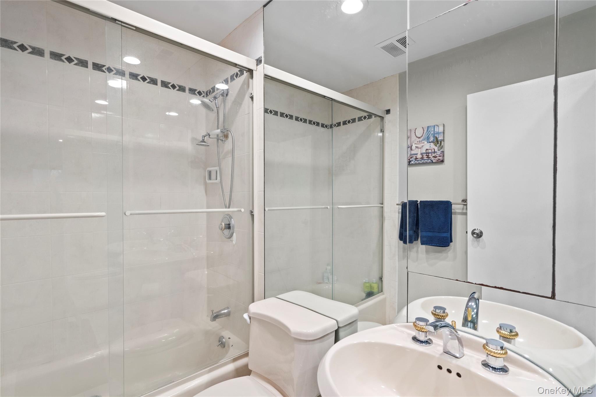 31 Santa Barbara Drive # 31, Plainview, NY 11803