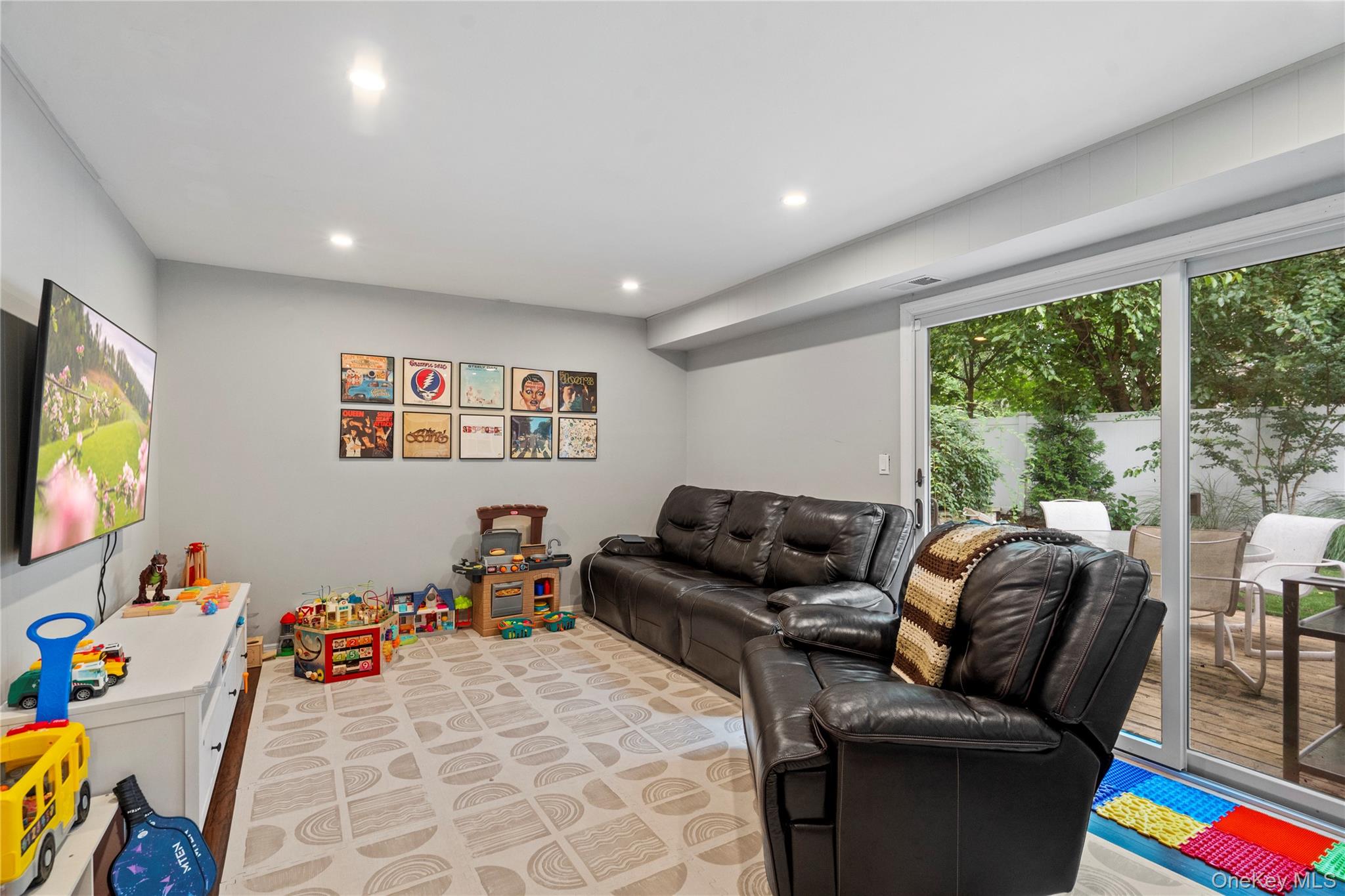 31 Santa Barbara Drive # 31, Plainview, NY 11803