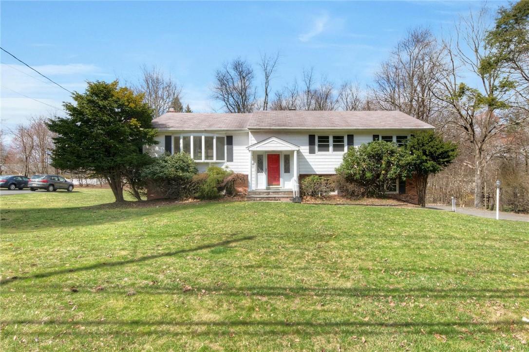 25 Cragmere Road, Airmont, NY 10901