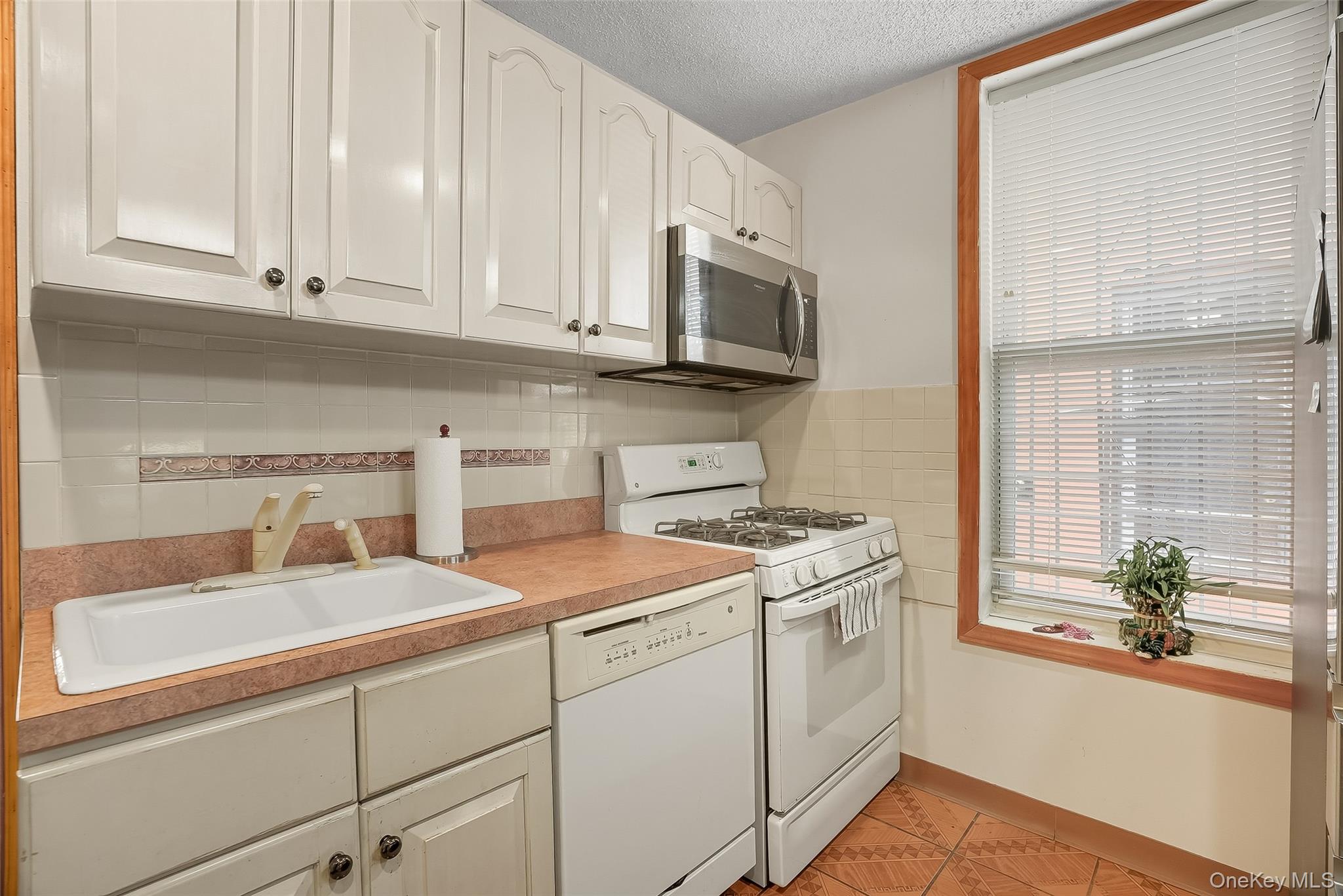 1036 Metcalf Avenue, Bronx, NY 10472