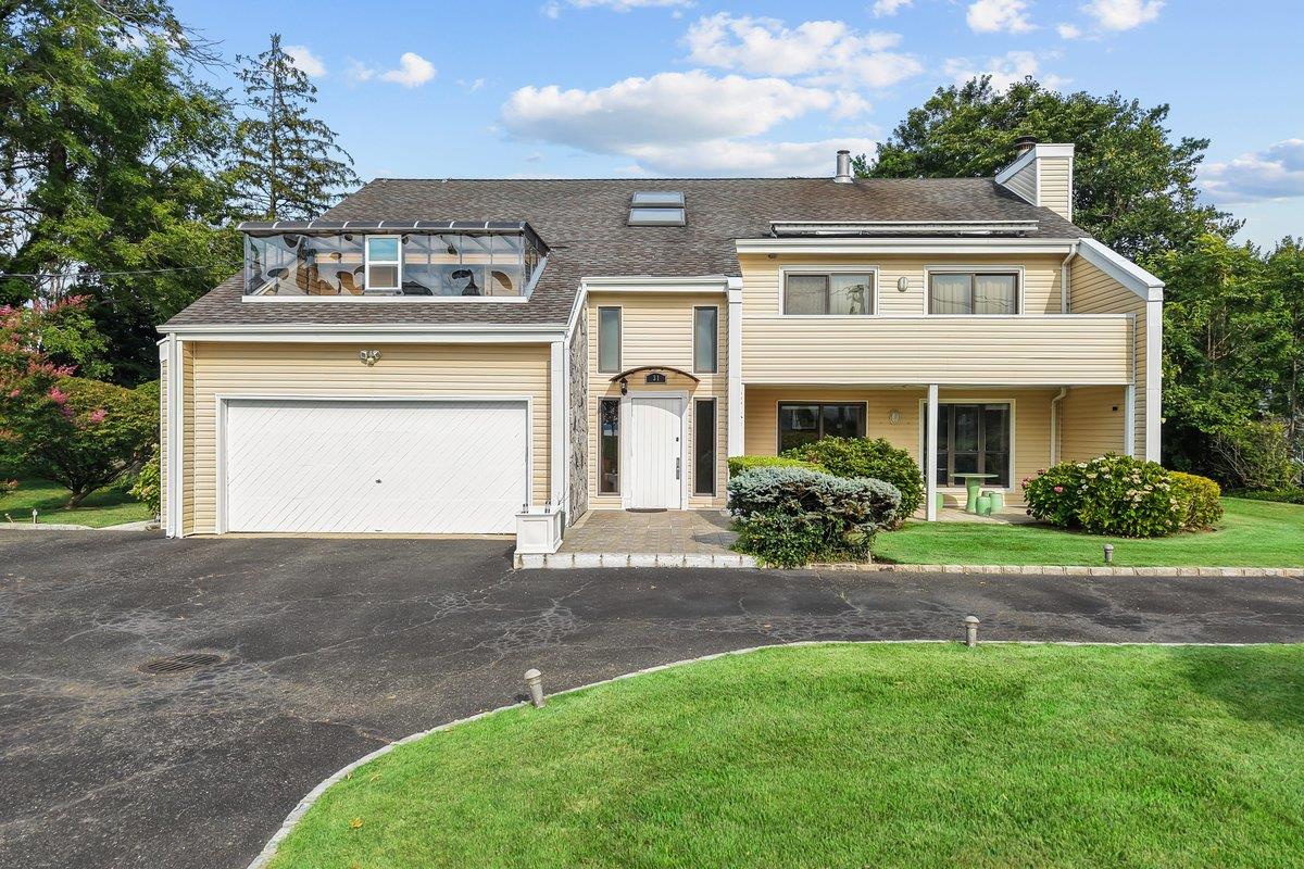 31 Westland Drive, Glen Cove, NY 11542