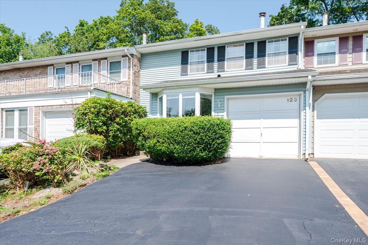 123 Terrace Court, Woodbury, NY 11797