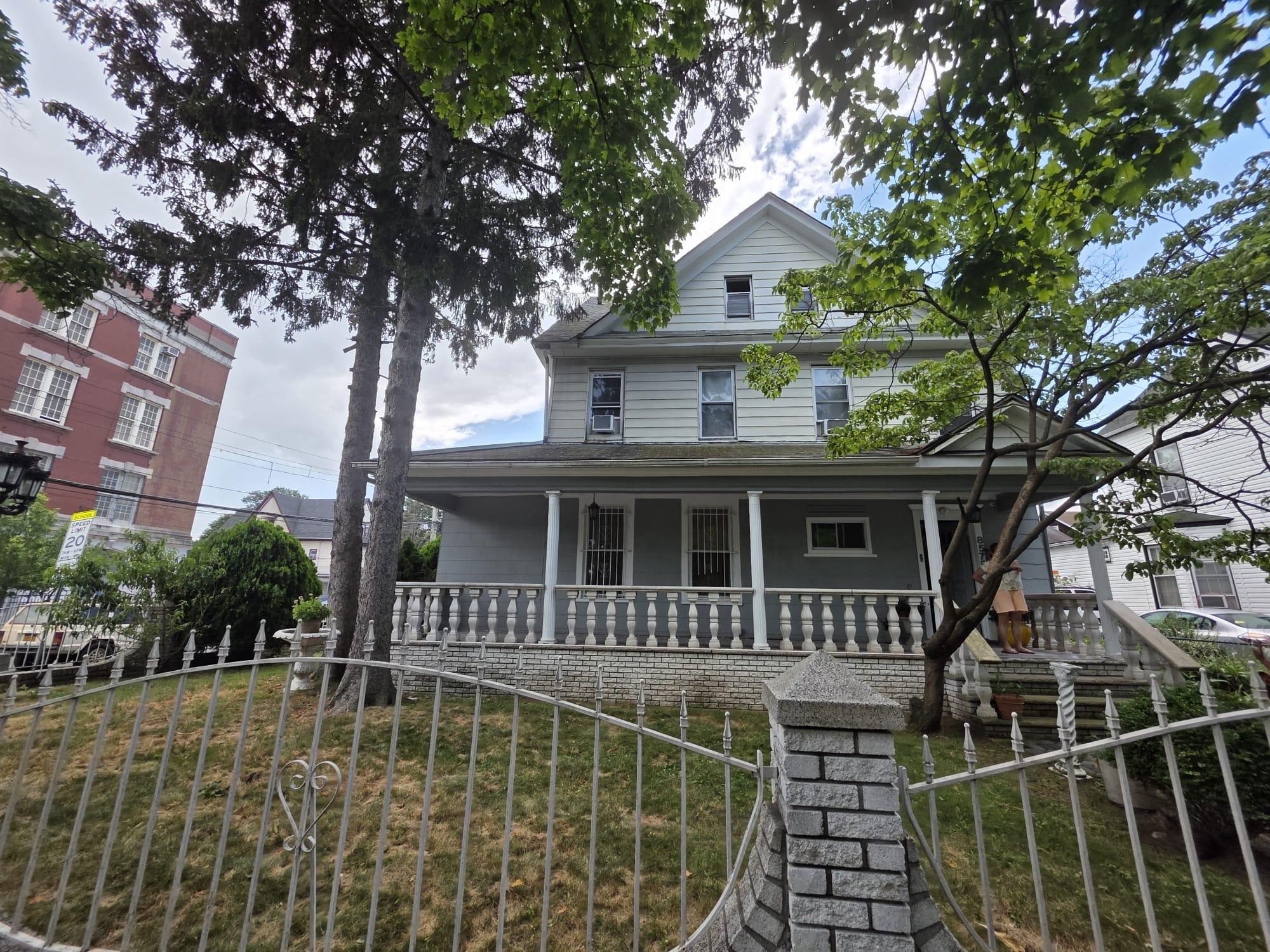8578 114th Street, Richmond Hill, NY 11418