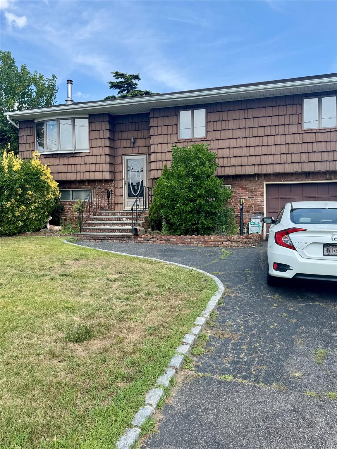 342 Wyona Avenue, Lindenhurst, NY 11757