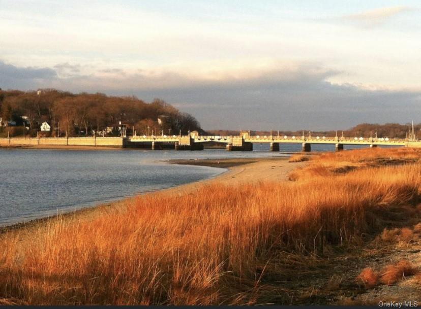 15 King Road, Bayville, NY 11709