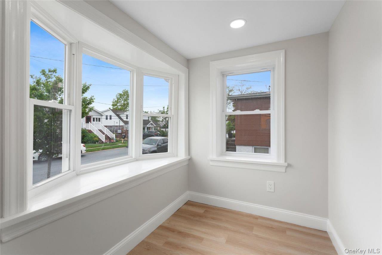 208 W Alhambra Avenue, Lindenhurst, NY 11757