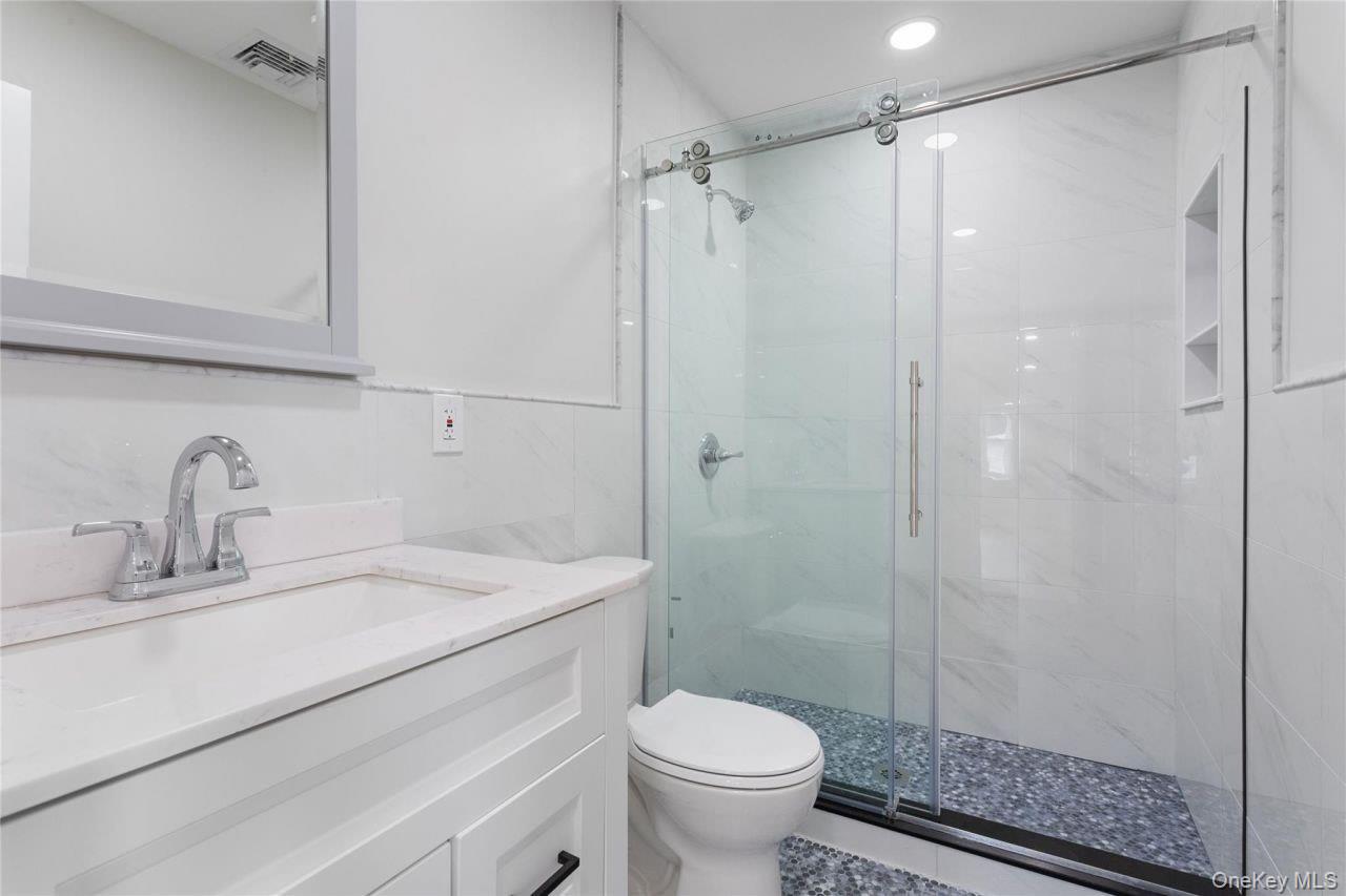 208 W Alhambra Avenue, Lindenhurst, NY 11757