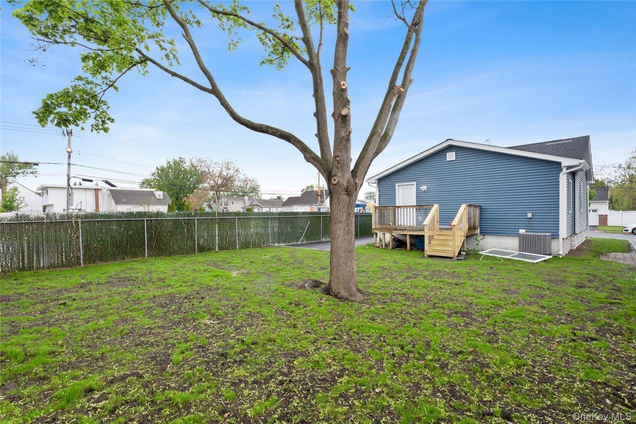 208 W Alhambra Avenue, Lindenhurst, NY 11757