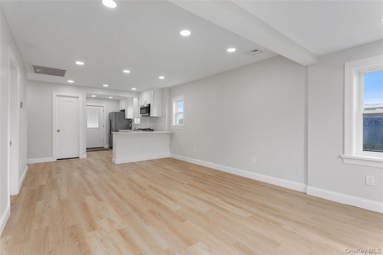 208 W Alhambra Avenue, Lindenhurst, NY 11757