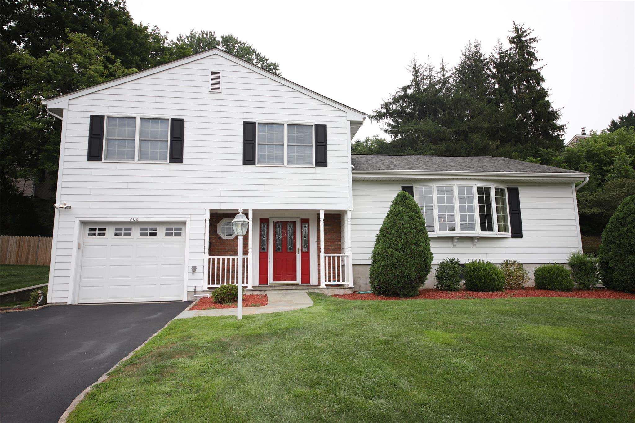 206 Myrtle Avenue, Hawthorne, NY 10532
