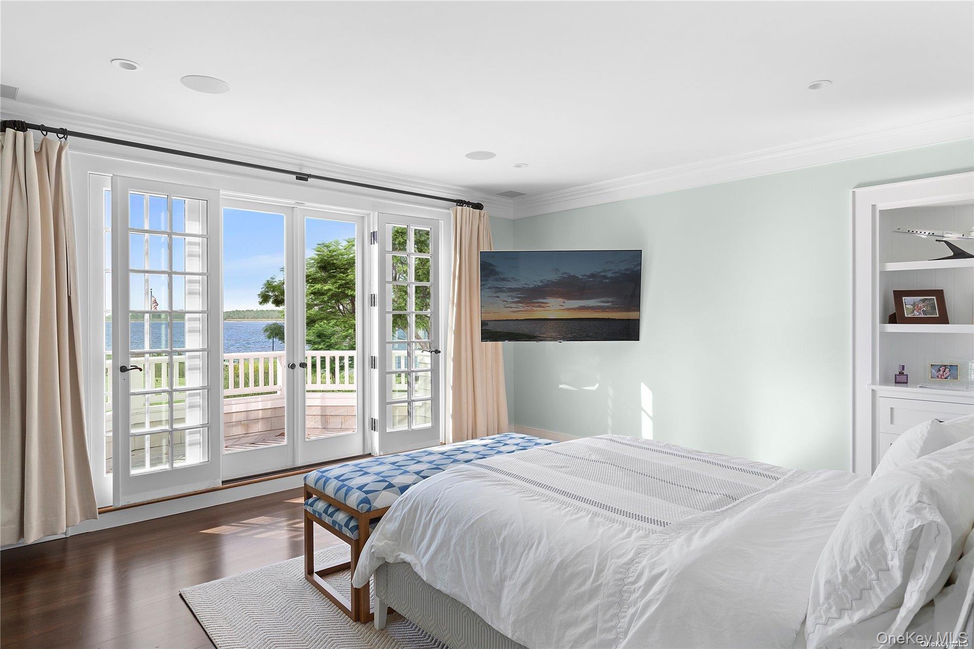 74 Cedar Lane W, Remsenburg, NY 11960