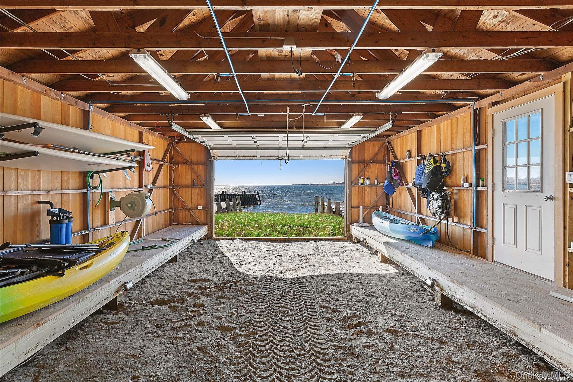 74 Cedar Lane W, Remsenburg, NY 11960