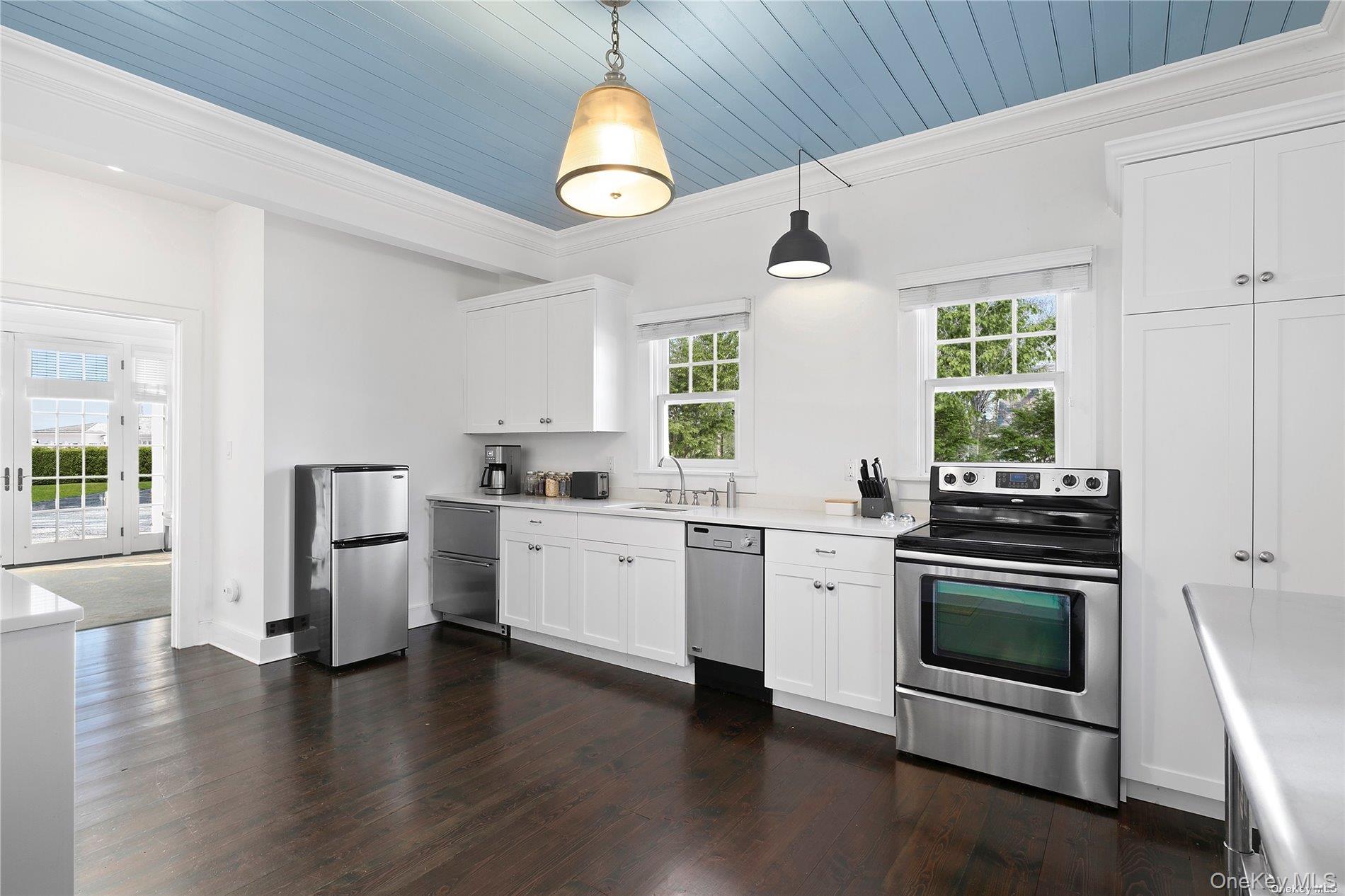 74 Cedar Lane W, Remsenburg, NY 11960