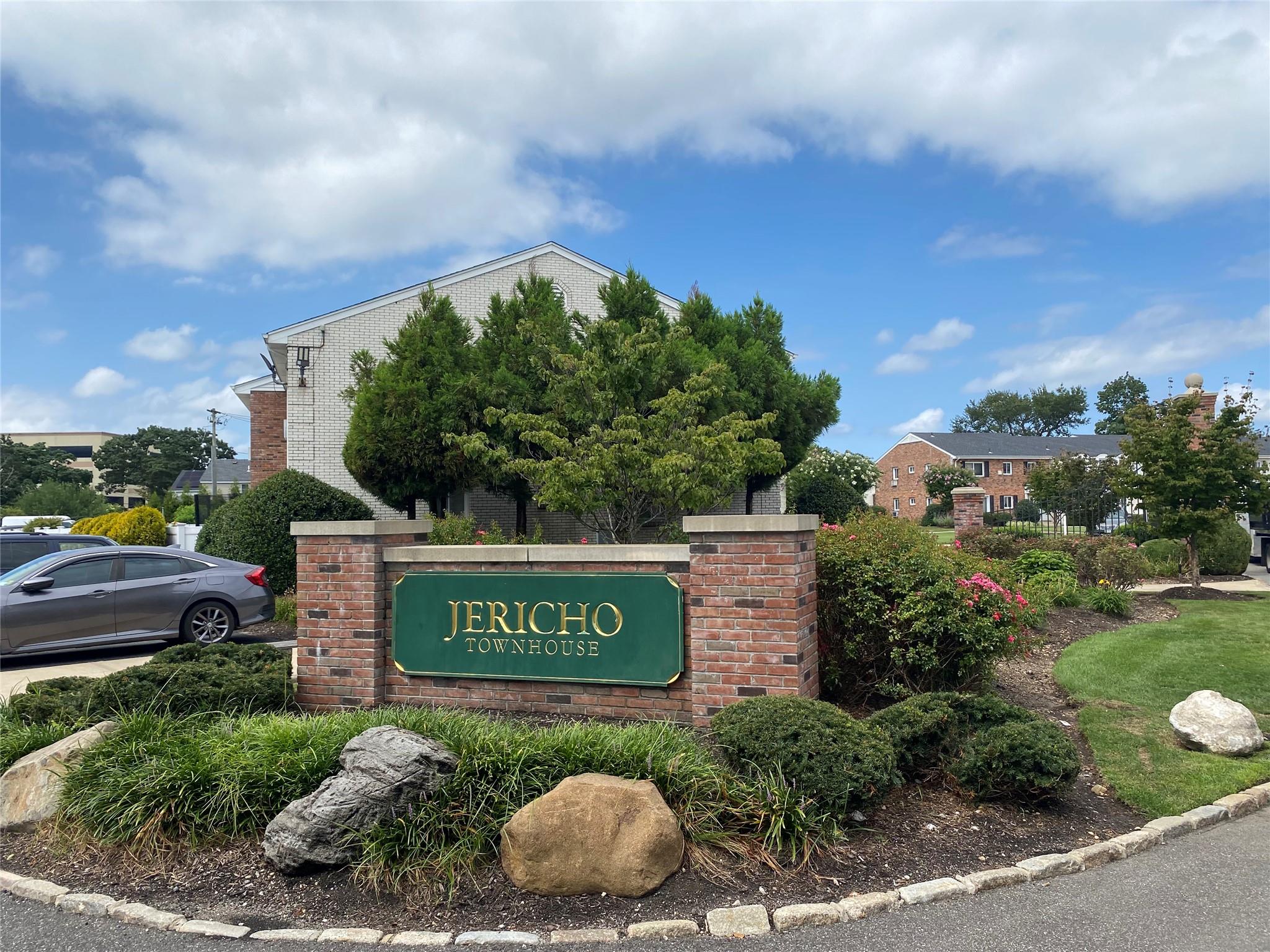 560 Dawson Lane, Jericho, NY 11753