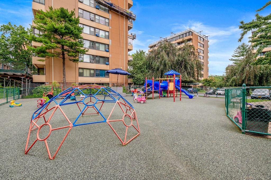 162-40 9th Avenue # 7A, Beechhurst, NY 11357