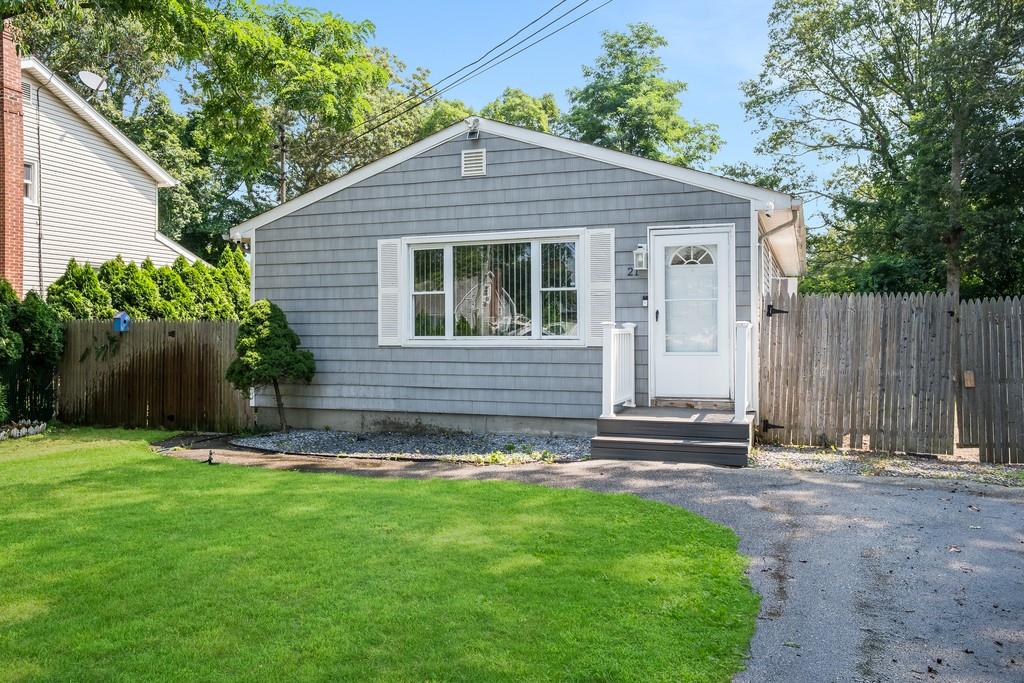 21 Broadway, Shirley, NY 11967
