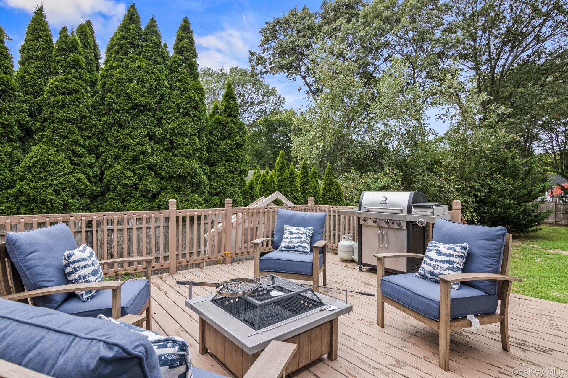 21 Fox Lane, Shoreham, NY 11786