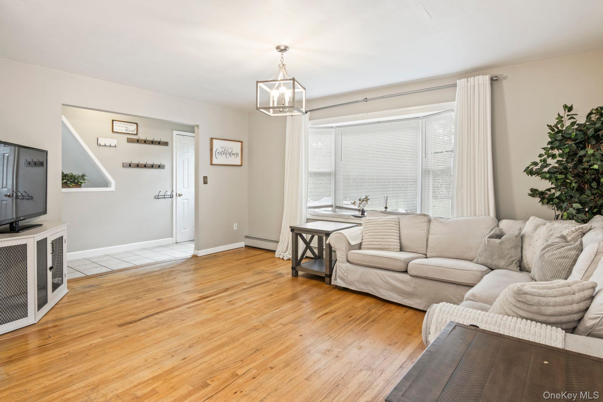 21 Fox Lane, Shoreham, NY 11786