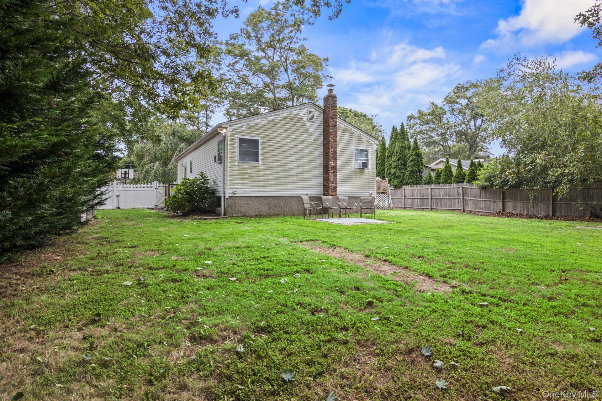 21 Fox Lane, Shoreham, NY 11786