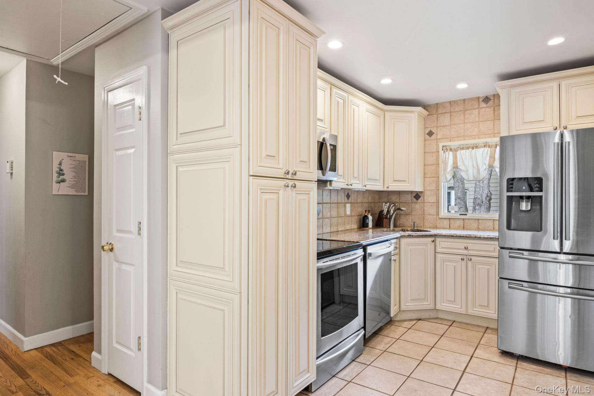 21 Fox Lane, Shoreham, NY 11786