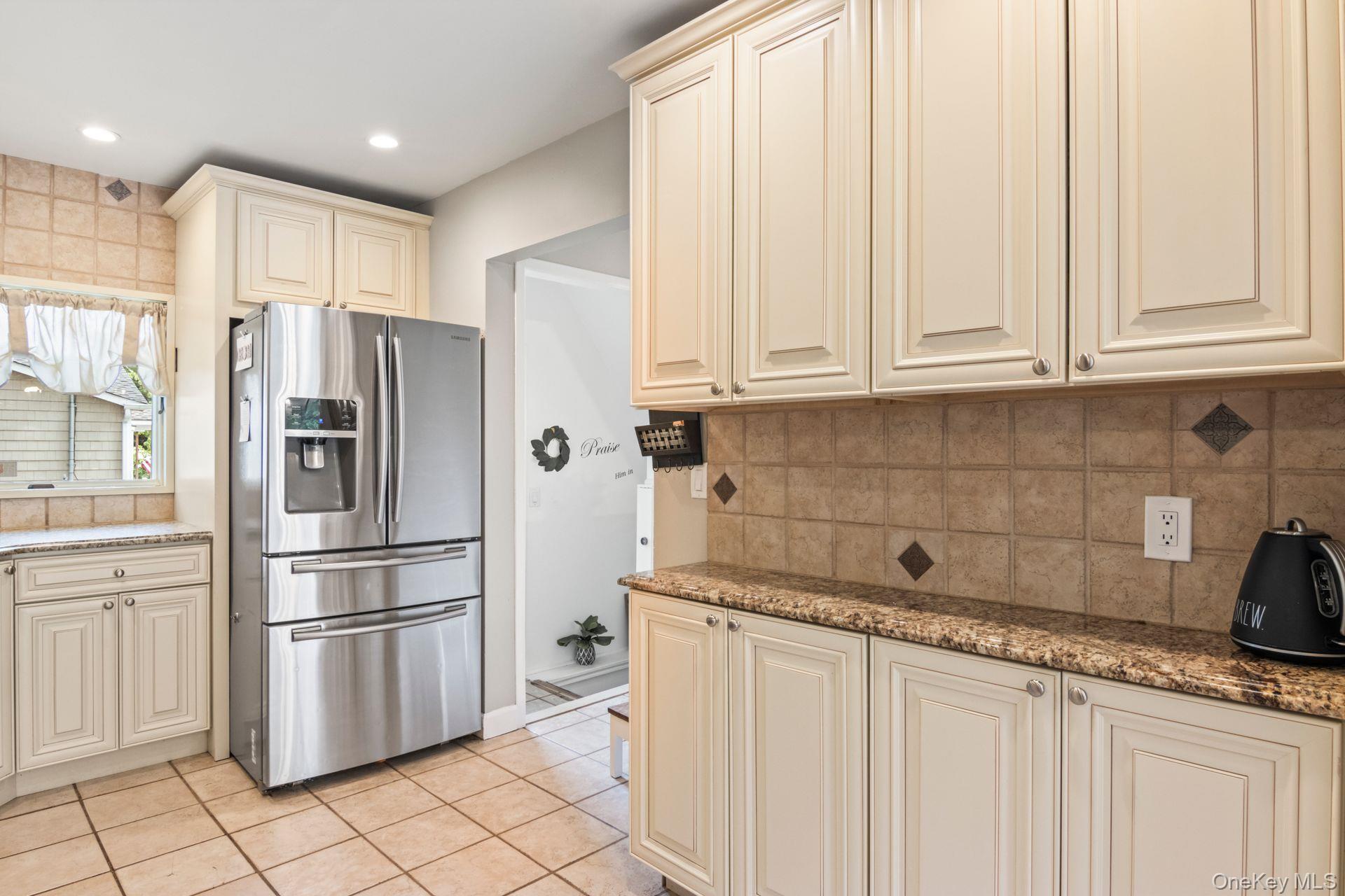 21 Fox Lane, Shoreham, NY 11786