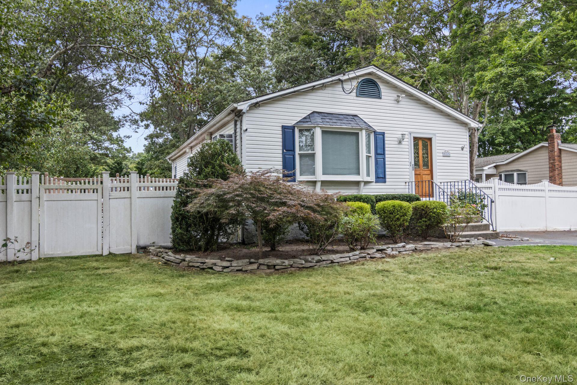 21 Fox Lane, Shoreham, NY 11786