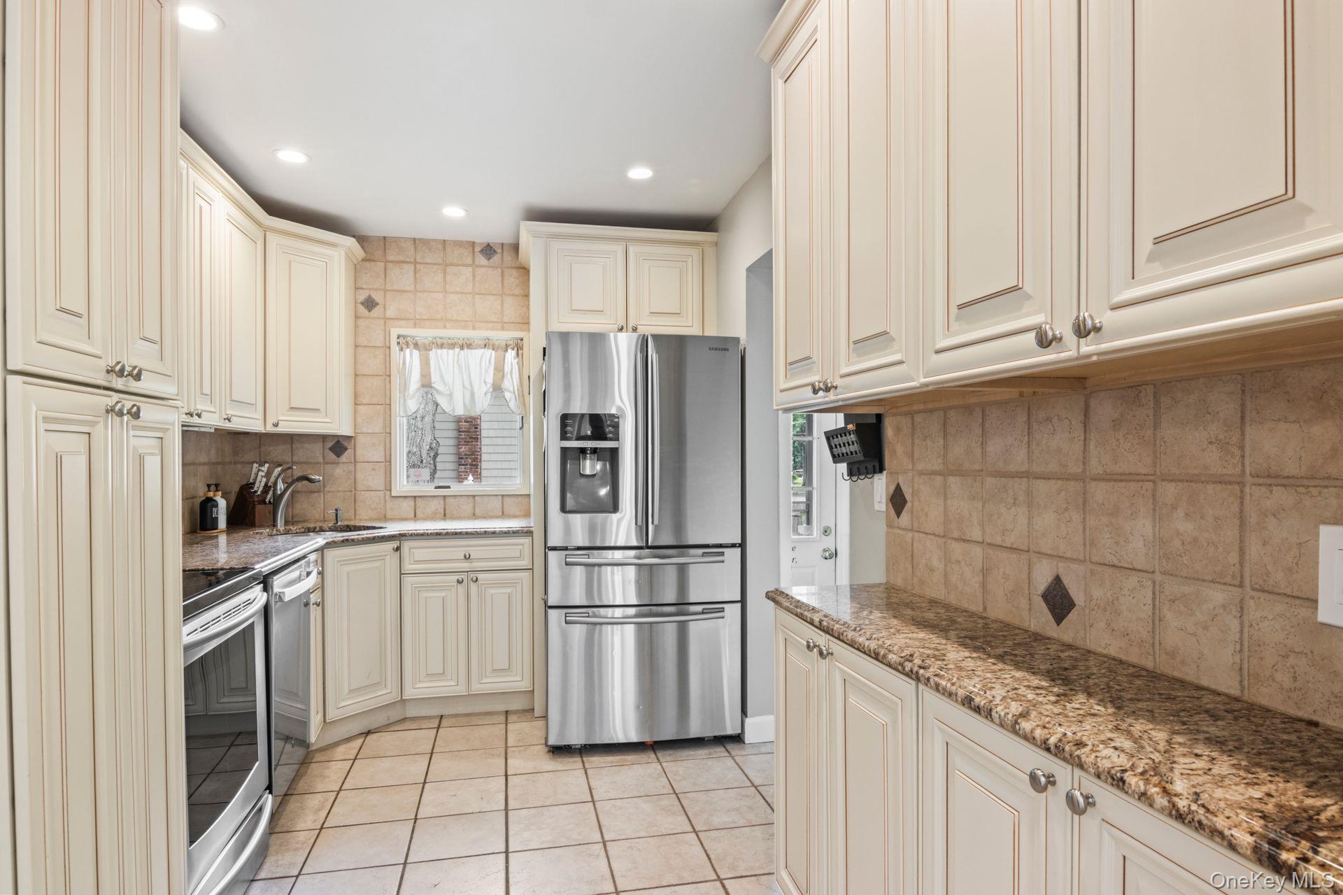 21 Fox Lane, Shoreham, NY 11786