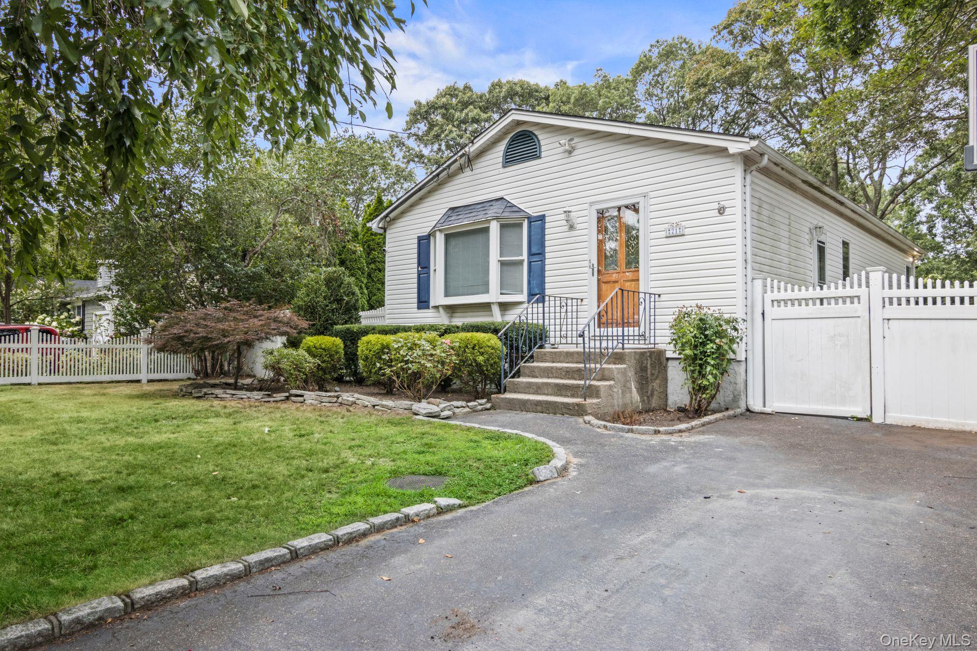 21 Fox Lane, Shoreham, NY 11786