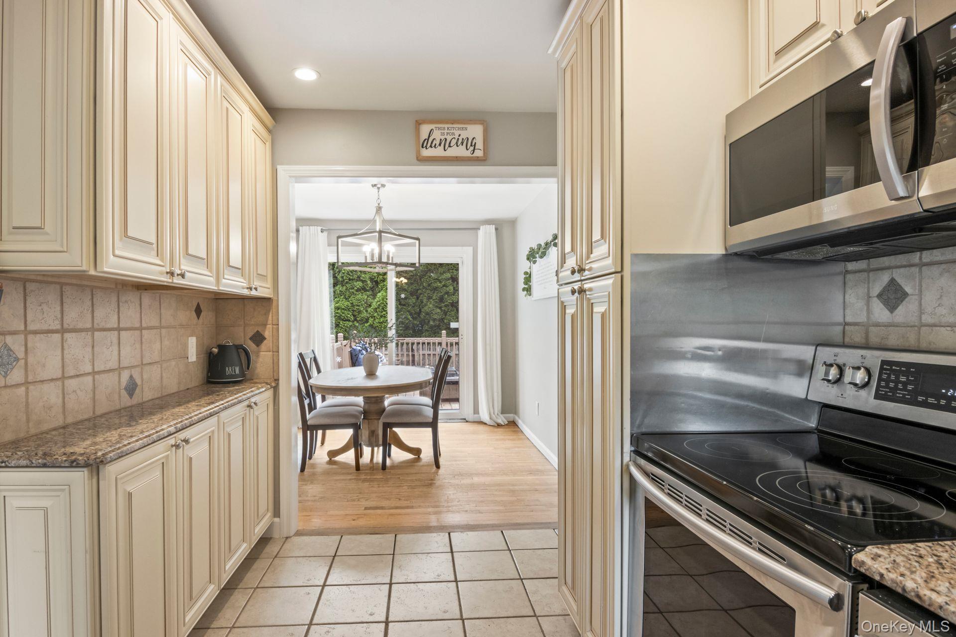 21 Fox Lane, Shoreham, NY 11786