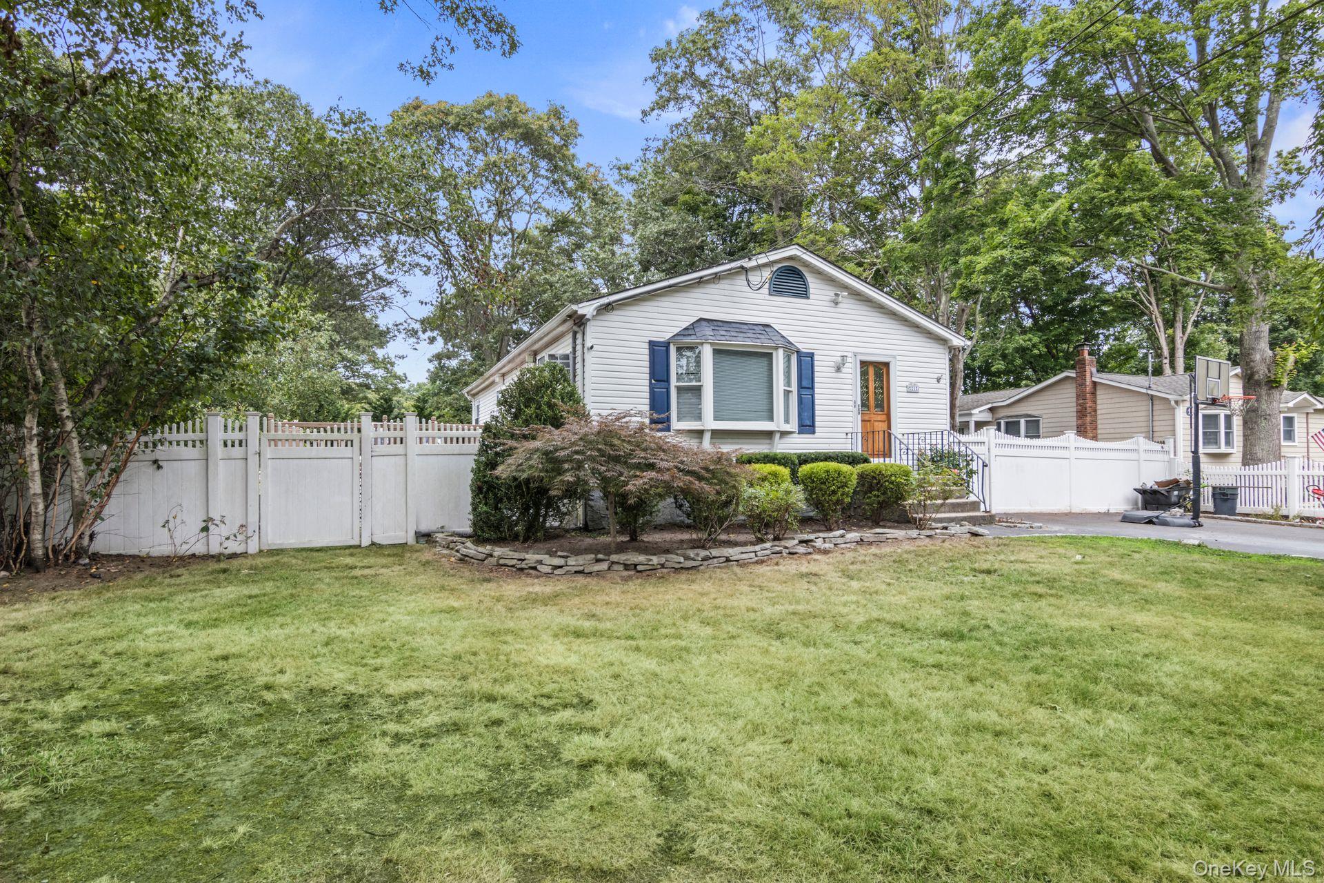 21 Fox Lane, Shoreham, NY 11786