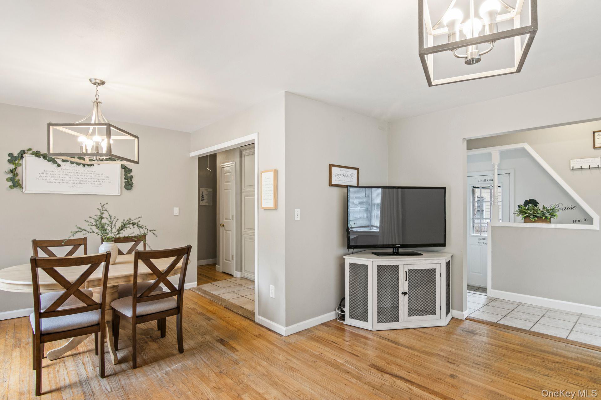 21 Fox Lane, Shoreham, NY 11786