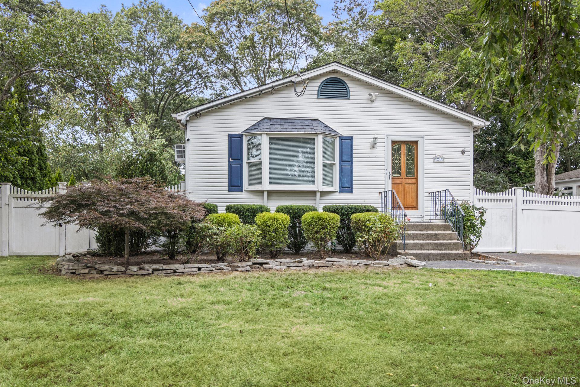 21 Fox Lane, Shoreham, NY 11786