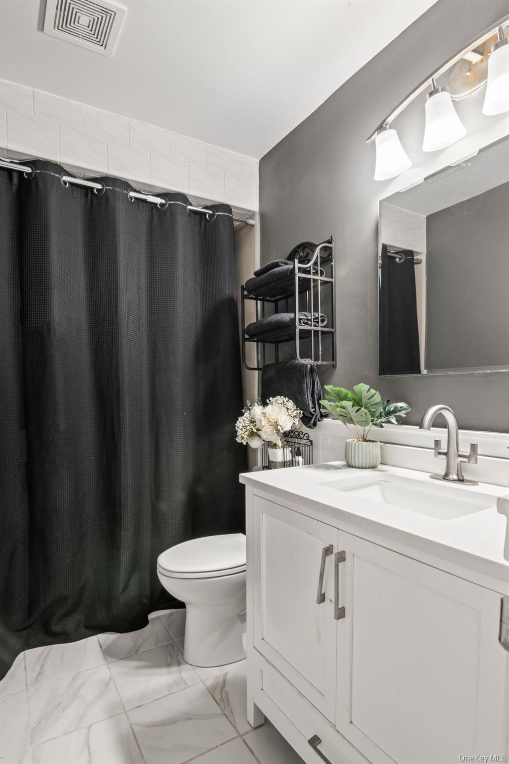 21 Fox Lane, Shoreham, NY 11786