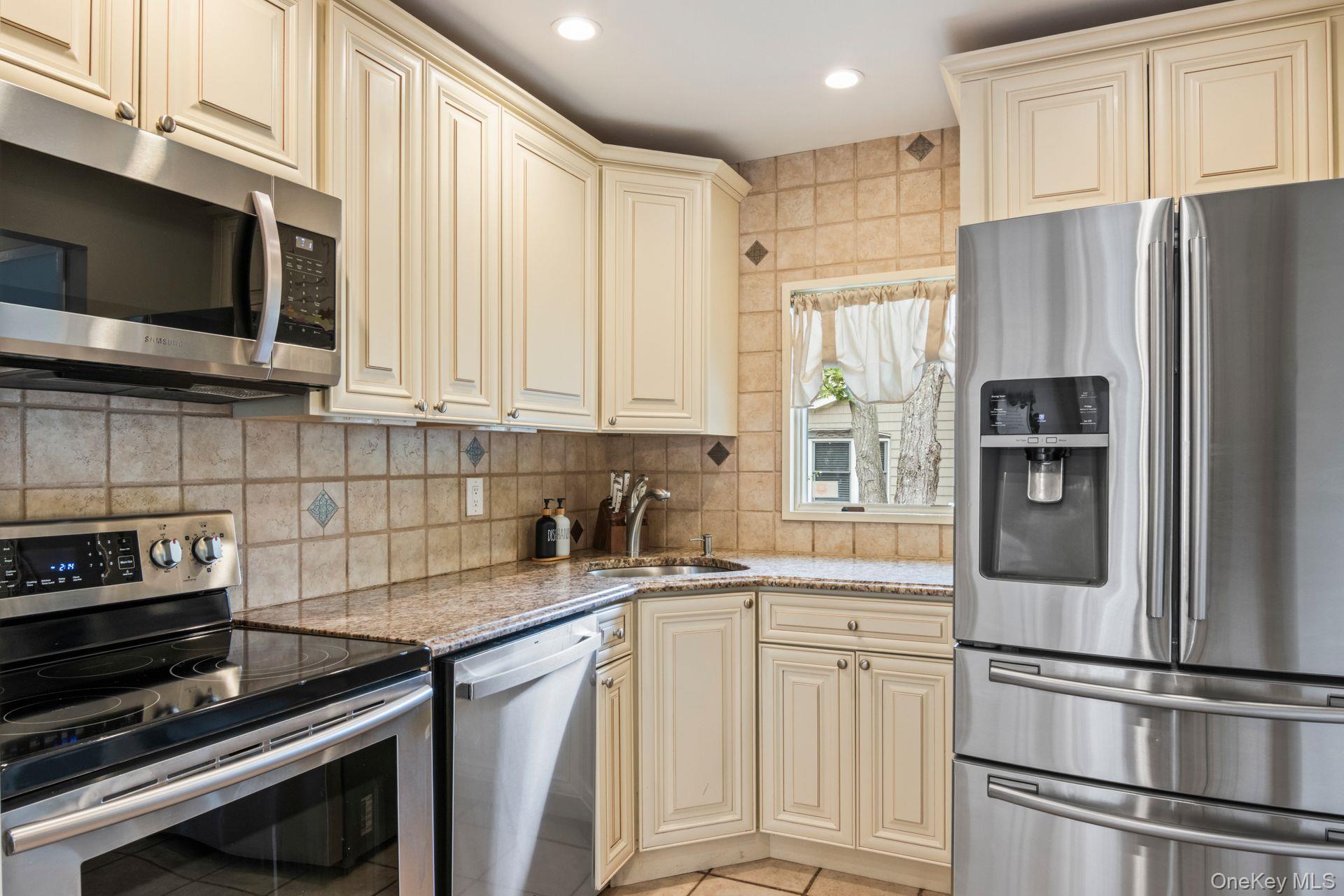 21 Fox Lane, Shoreham, NY 11786