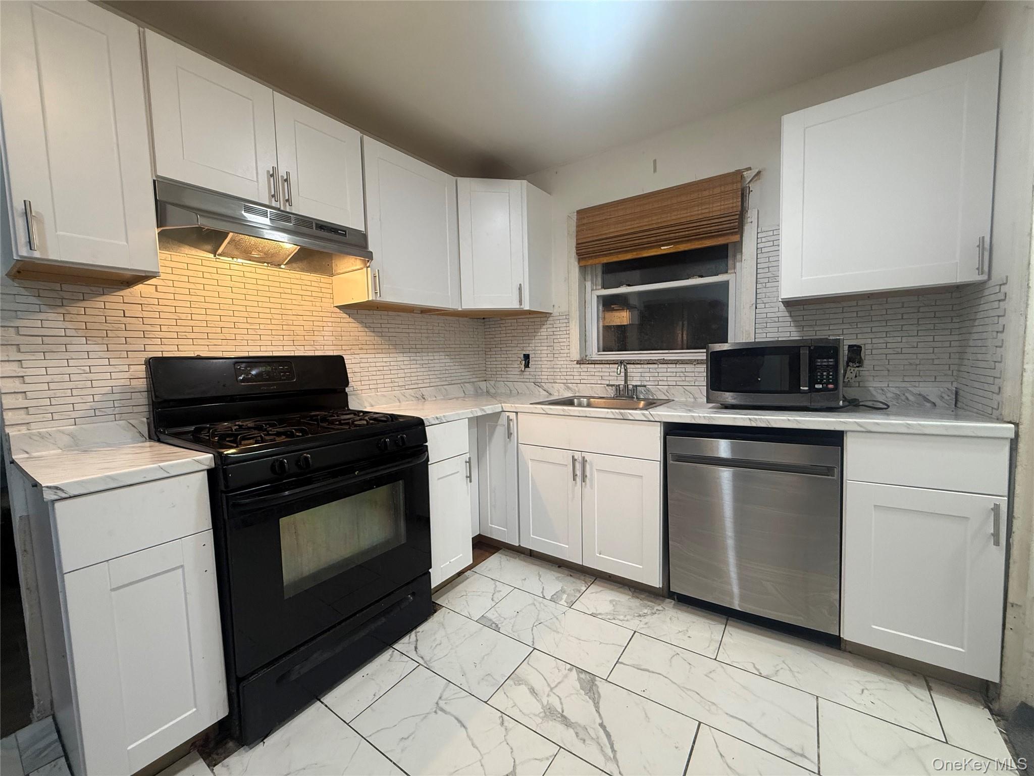 27 E Hamilton Avenue, Massapequa, NY 11758