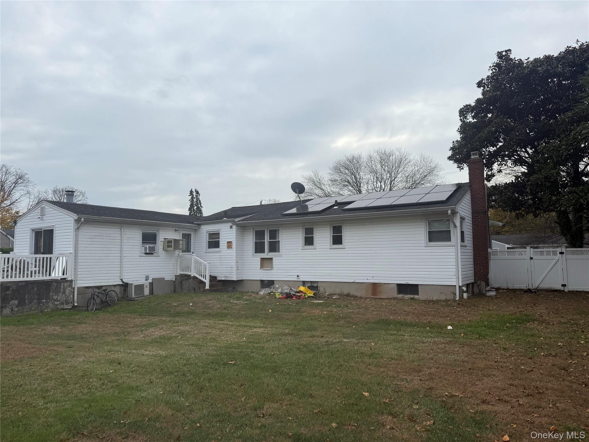 27 E Hamilton Avenue, Massapequa, NY 11758