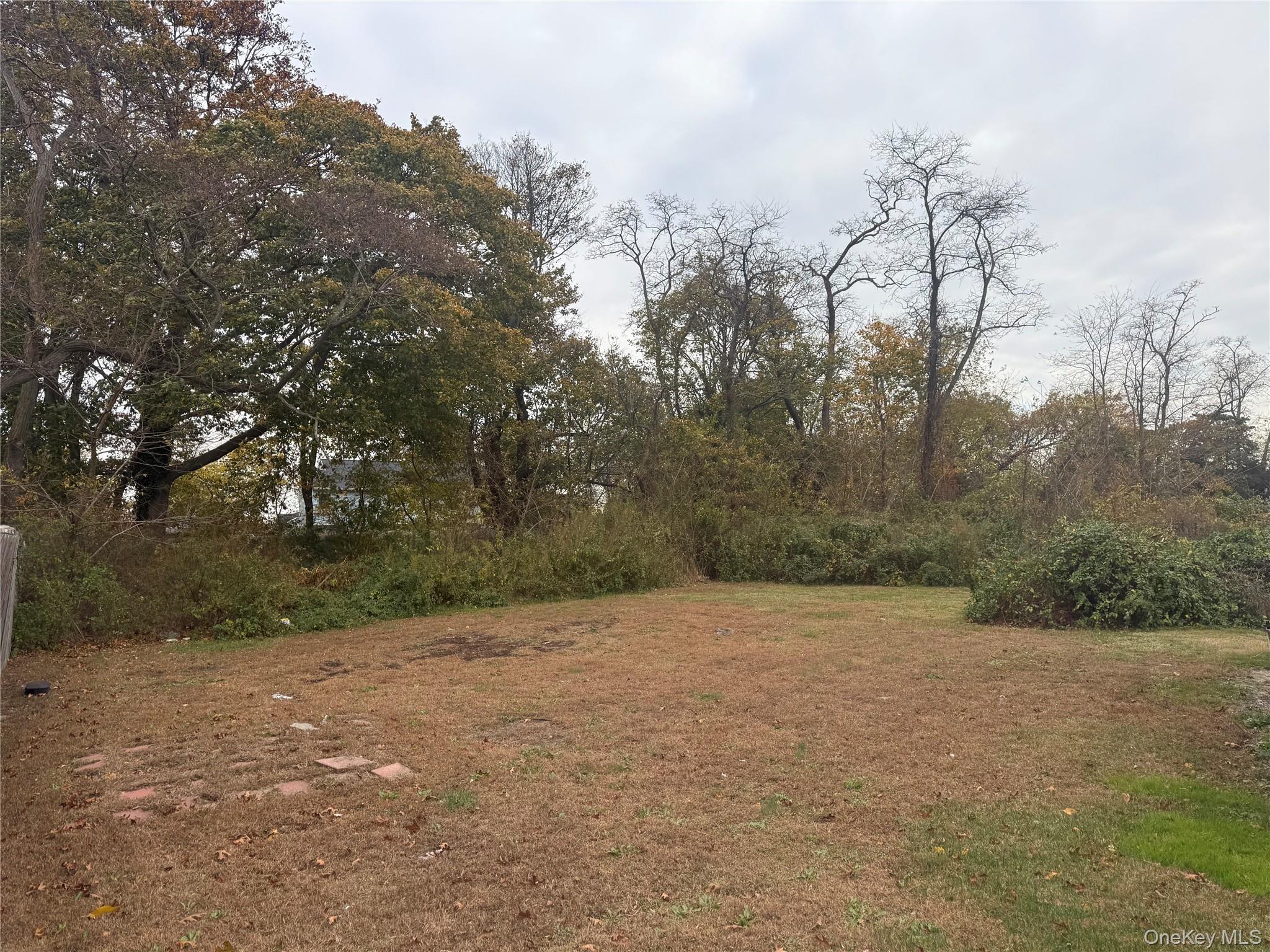 27 E Hamilton Avenue, Massapequa, NY 11758