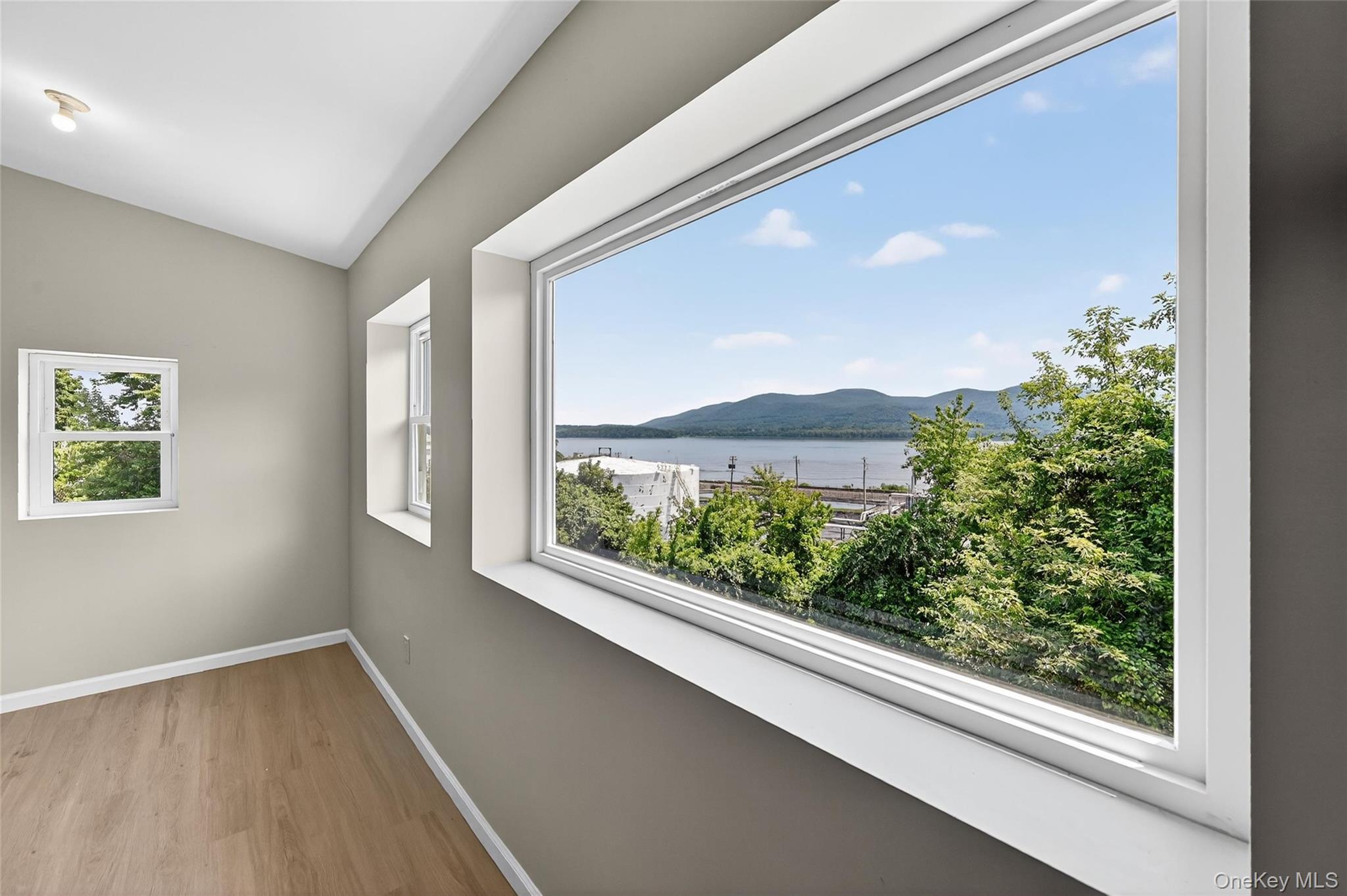 1068 River Road, New Windsor, NY 12553