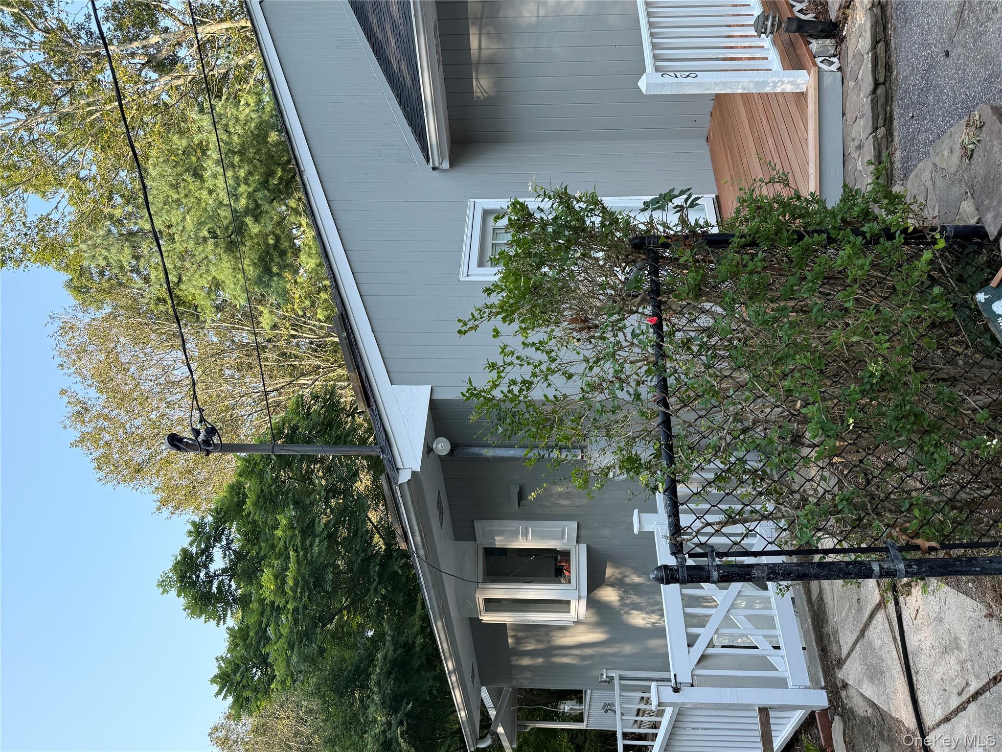 28 Apple Road, Southampton, NY 11968