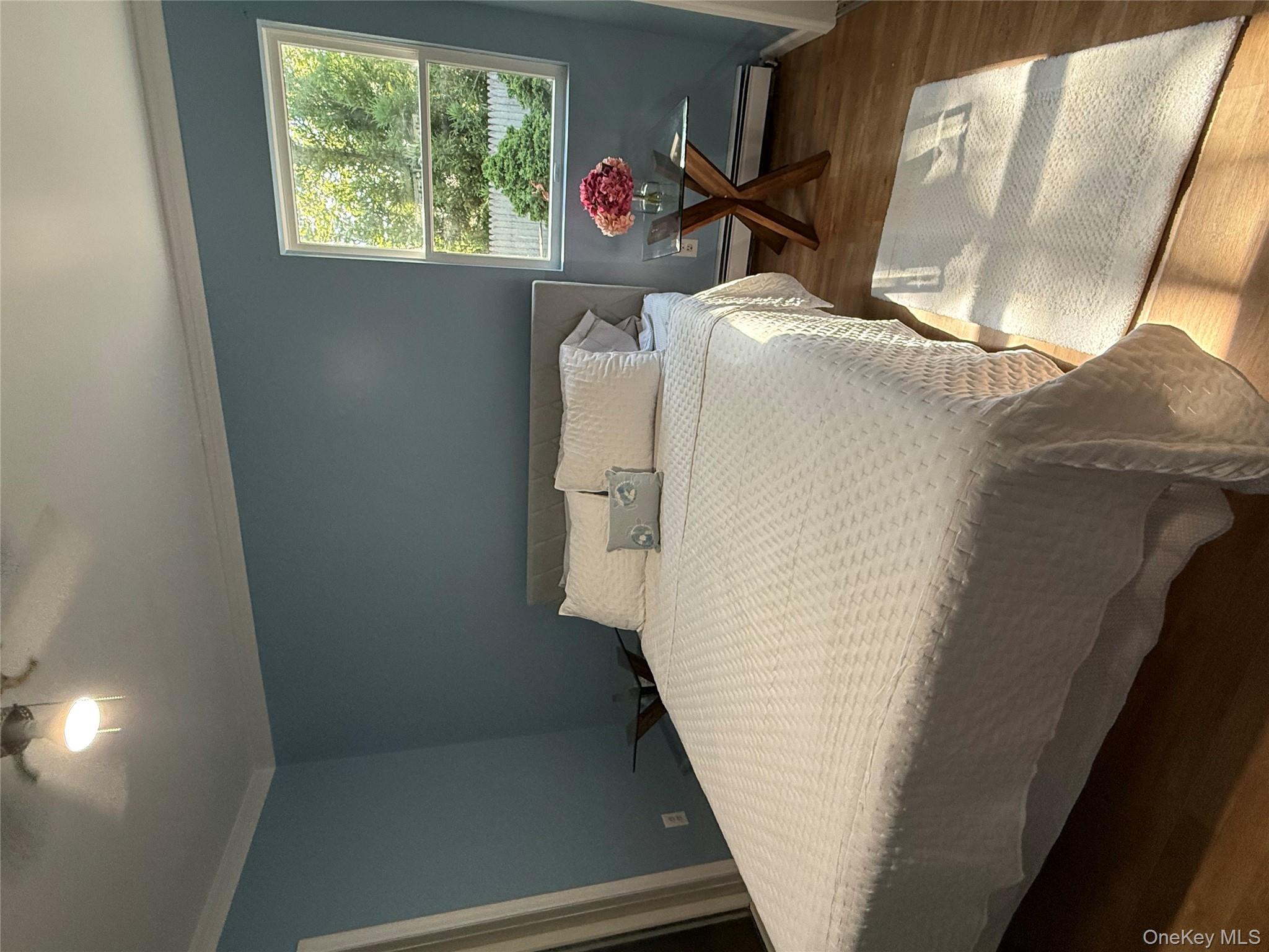 28 Apple Road, Southampton, NY 11968