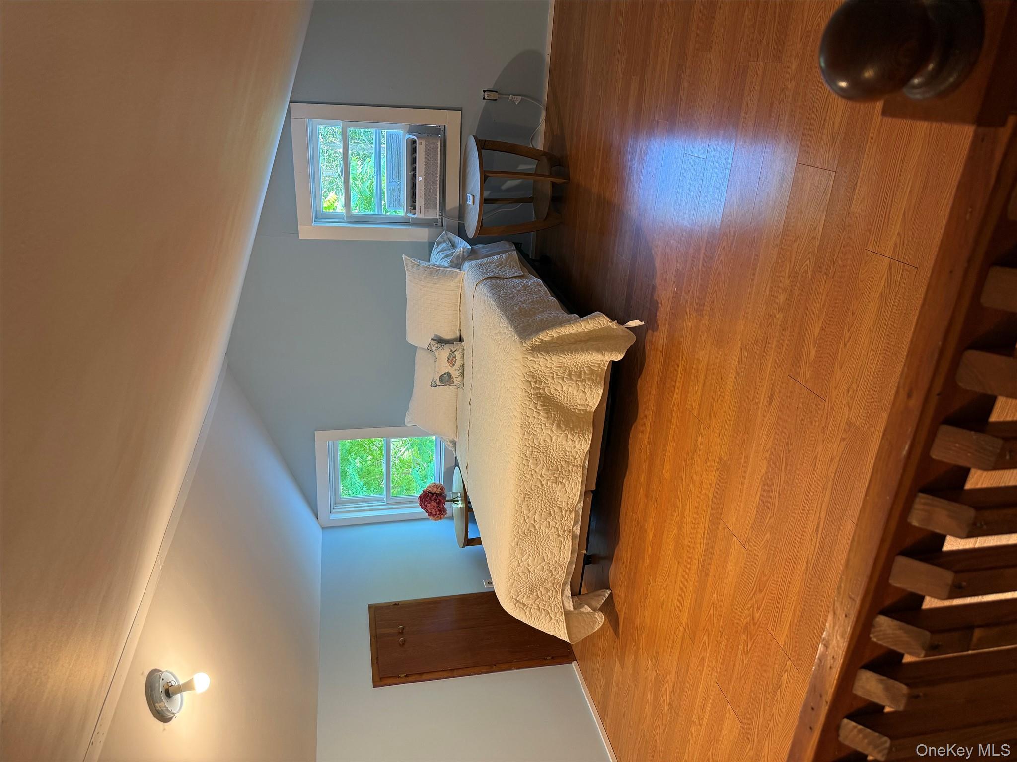 28 Apple Road, Southampton, NY 11968