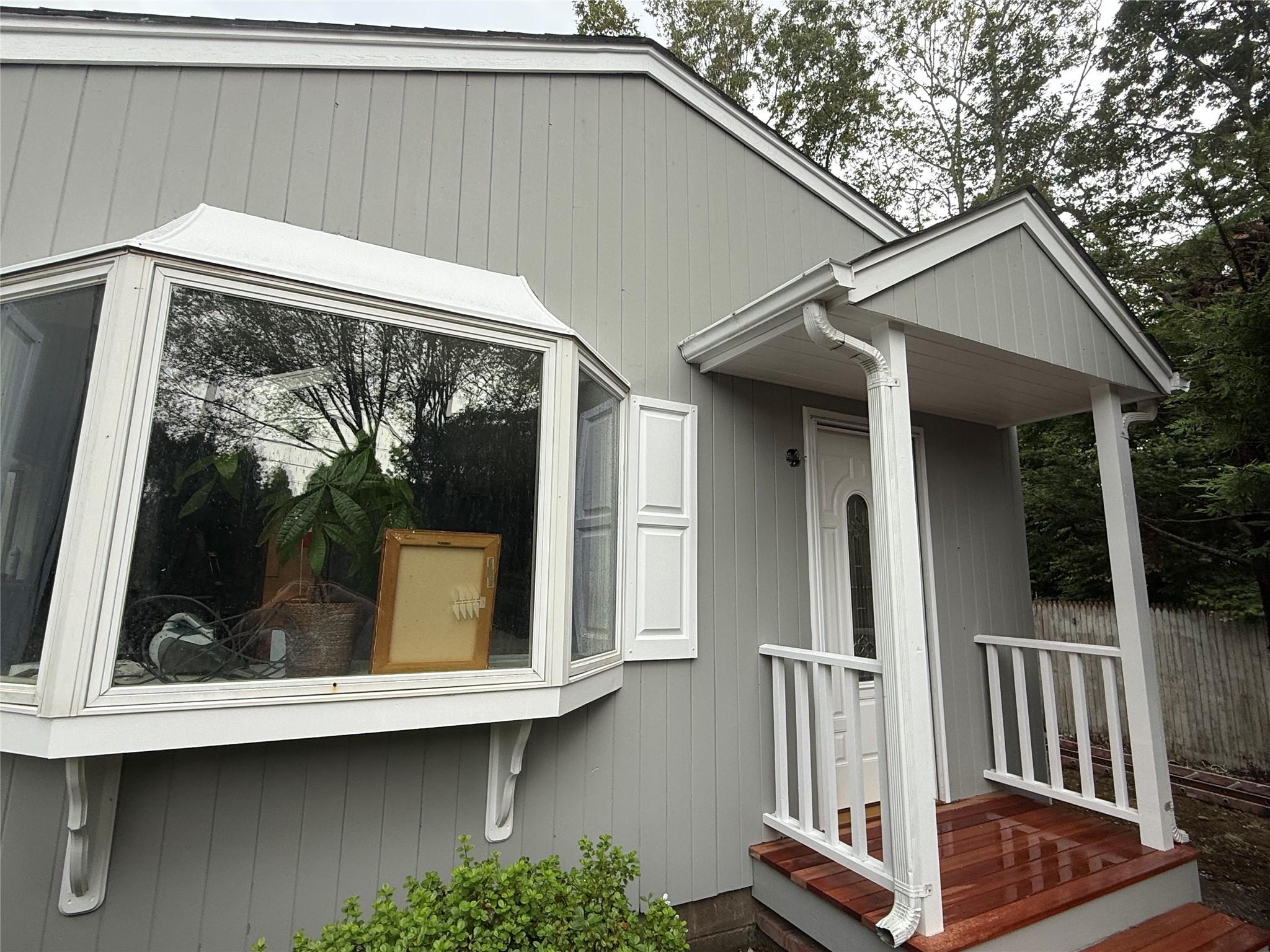 28 Apple Road, Southampton, NY 11968