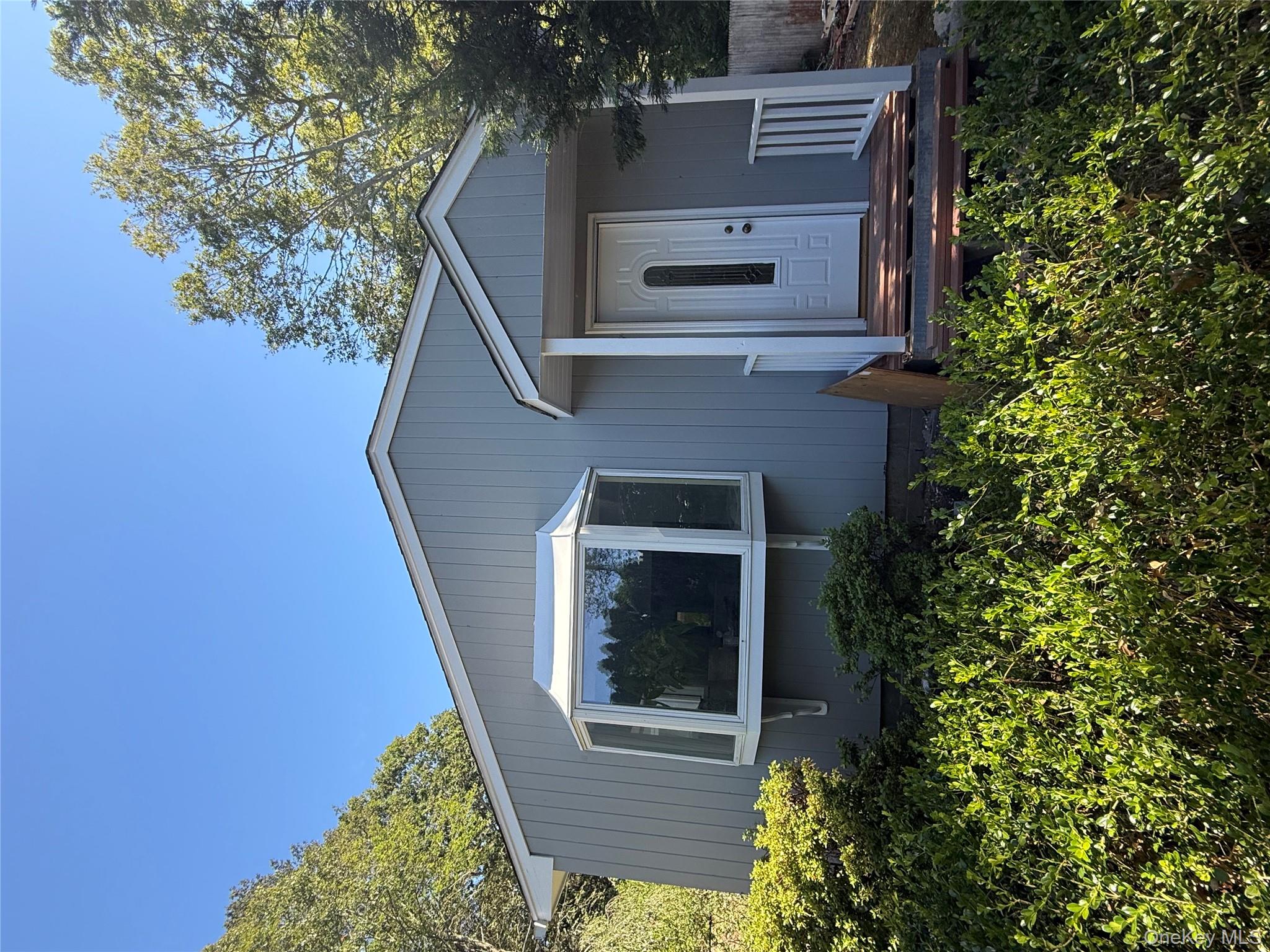28 Apple Road, Southampton, NY 11968